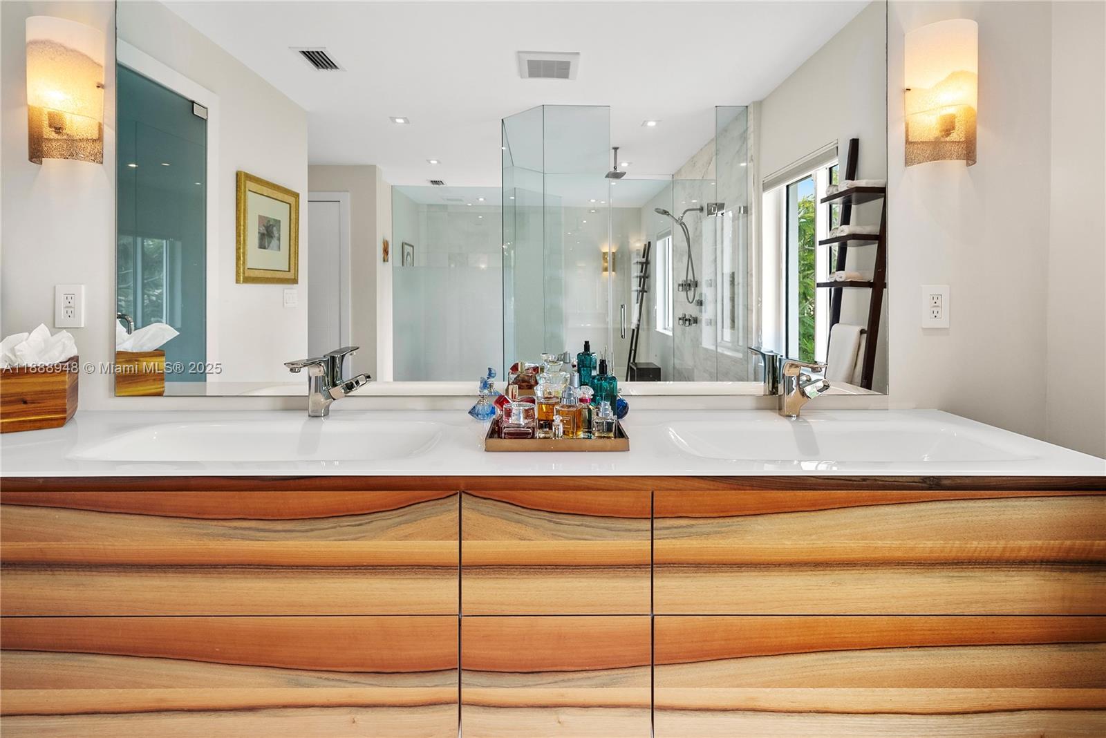 REPLAT MIAMI SHORES BAY - Residential