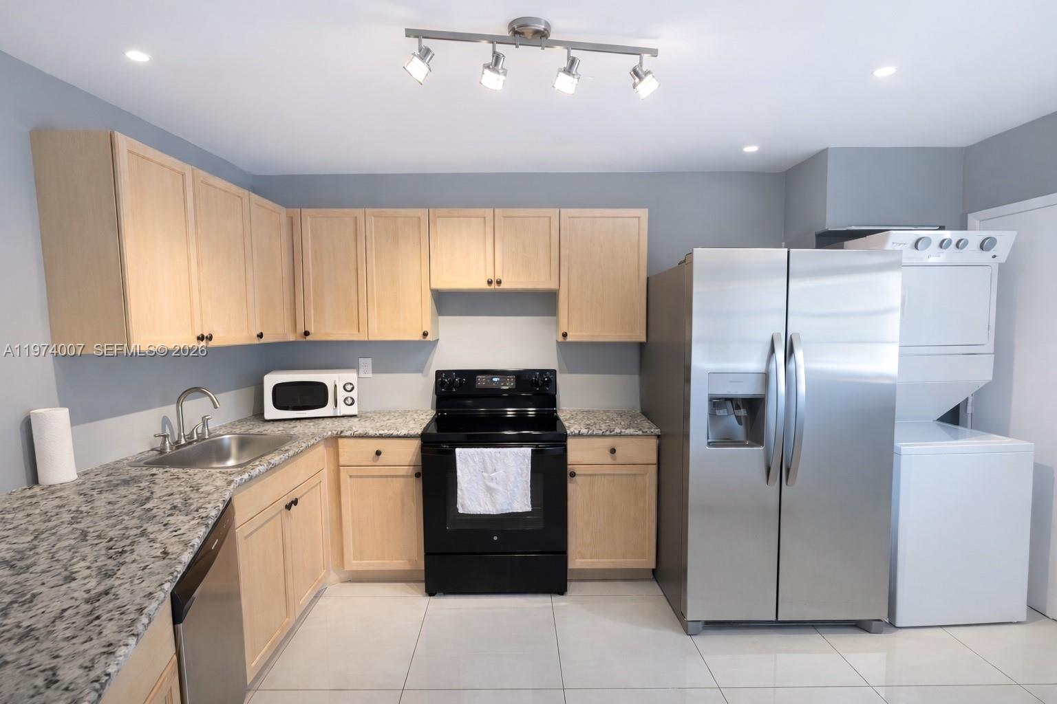 JADE WINDS GROUP - - Residential