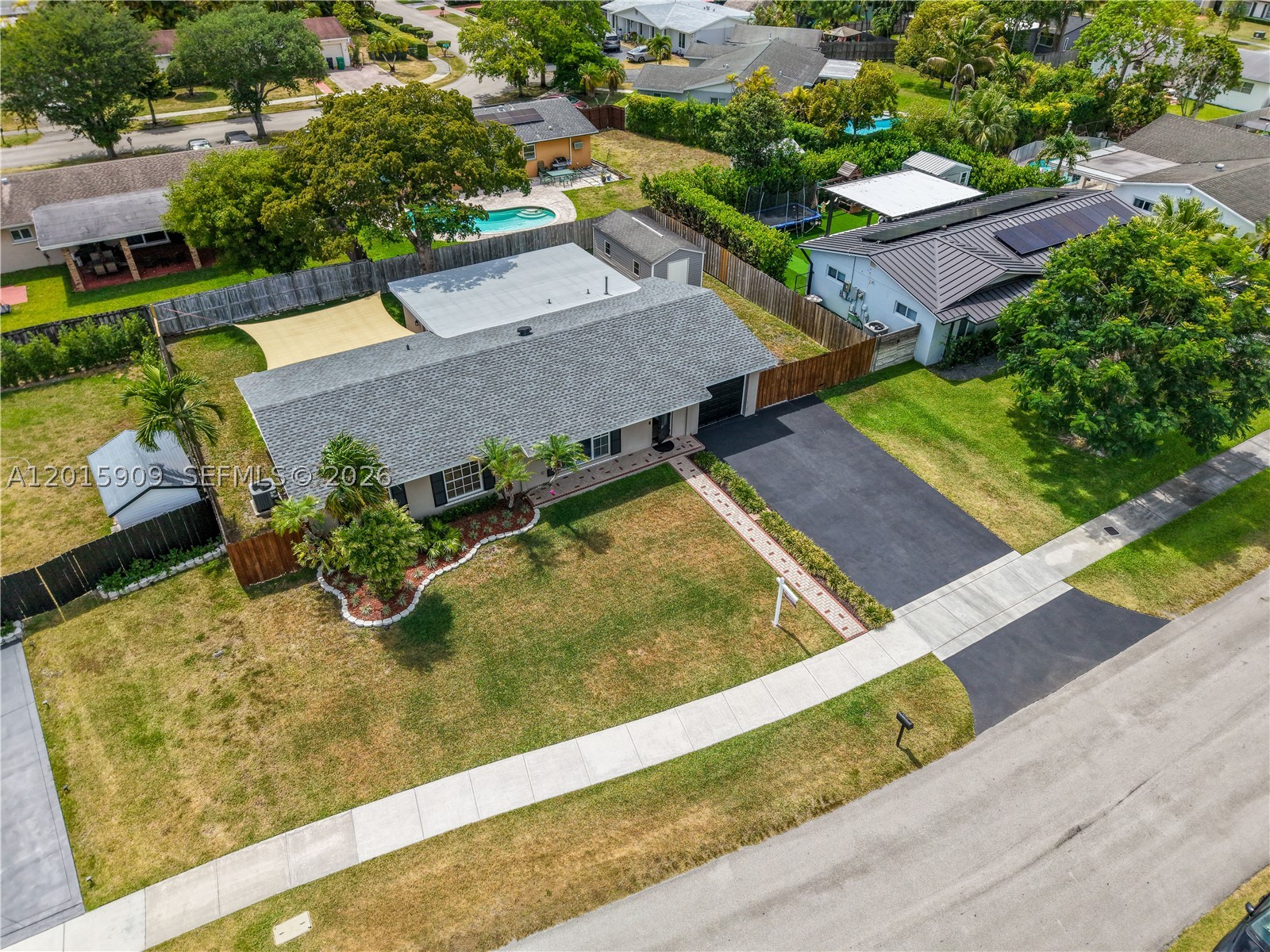 DEVON-AIRE ESTATES SEC 3 - Residential