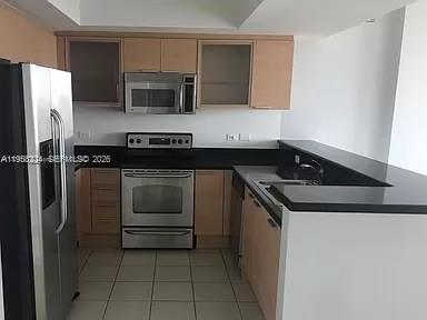 HOLLYWOOD STATION RES CON - Residential