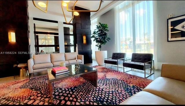 HOLLYWOOD STATION RES CON - Residential