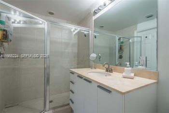 HOLLYWOOD STATION RES CON - Residential