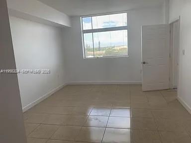 HOLLYWOOD STATION RES CON - Residential