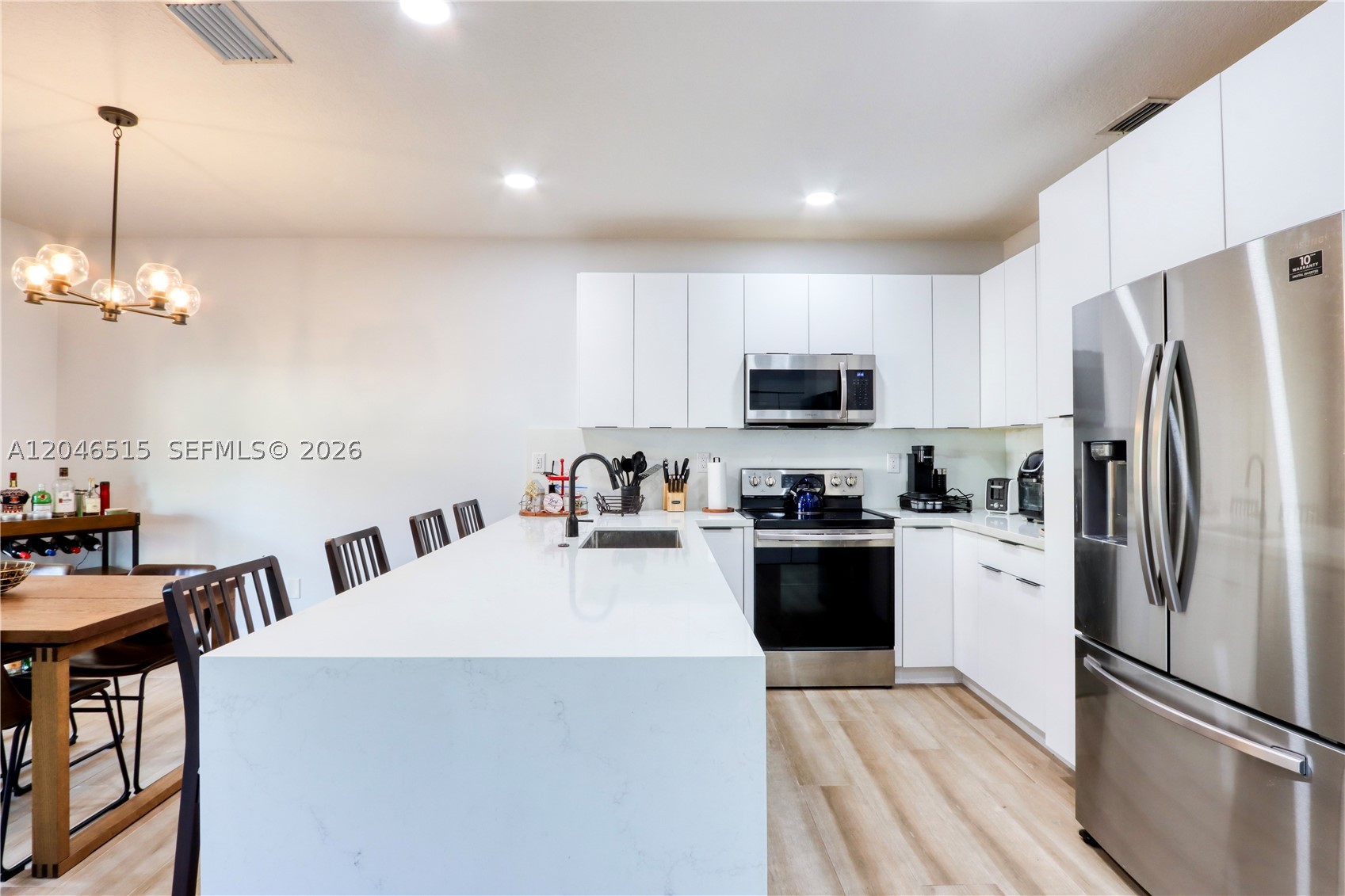 PRECIOUS HOMES AT TWIN LA - Residential