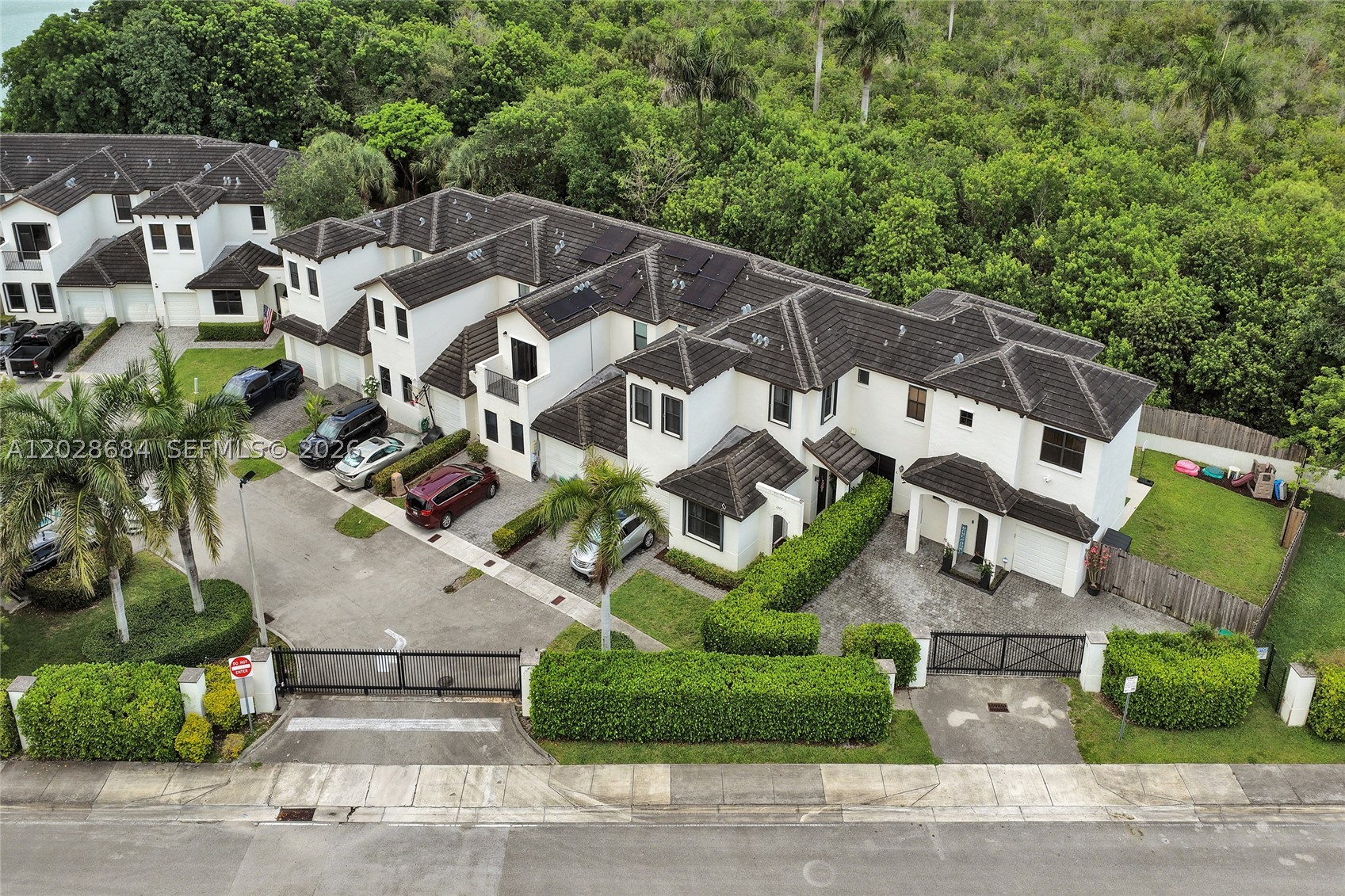 OAK HAMMOCK TOWNHOMES SUB - Residential