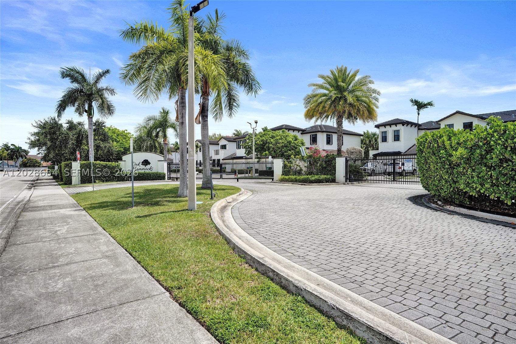 OAK HAMMOCK TOWNHOMES SUB - Residential