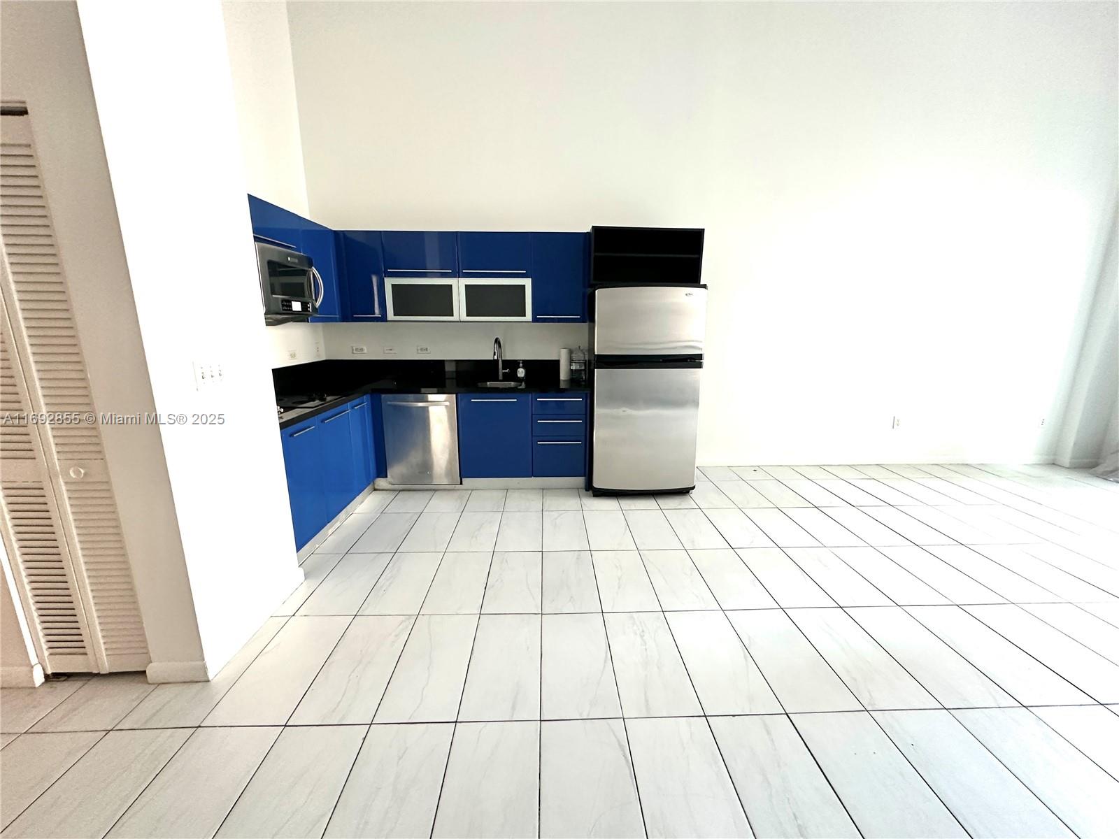 VIZCAYNE NORTH CONDO - Residential Lease