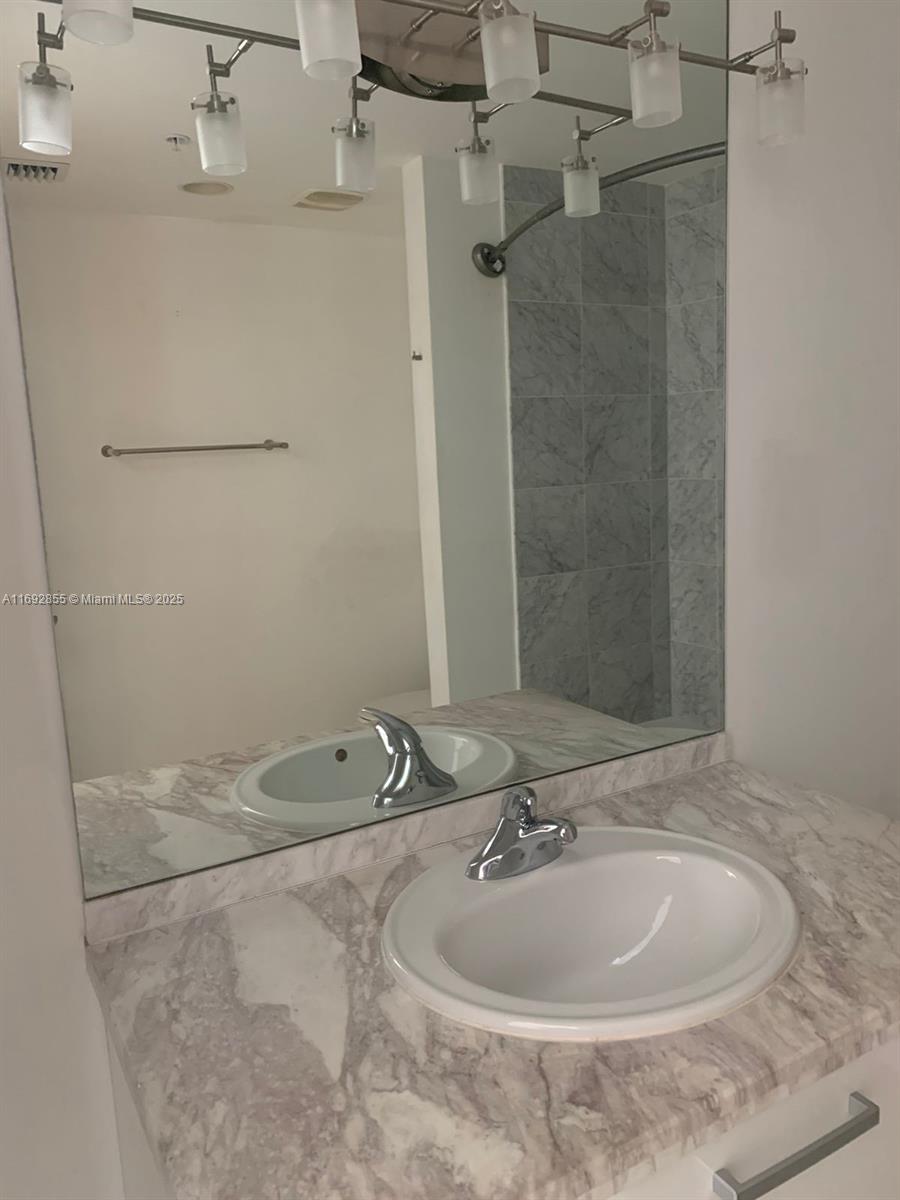 VIZCAYNE NORTH CONDO - Residential Lease