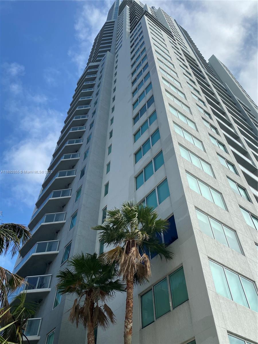 VIZCAYNE NORTH CONDO - Residential Lease
