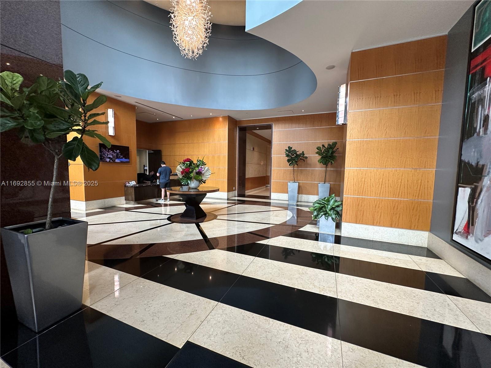 VIZCAYNE NORTH CONDO - Residential Lease