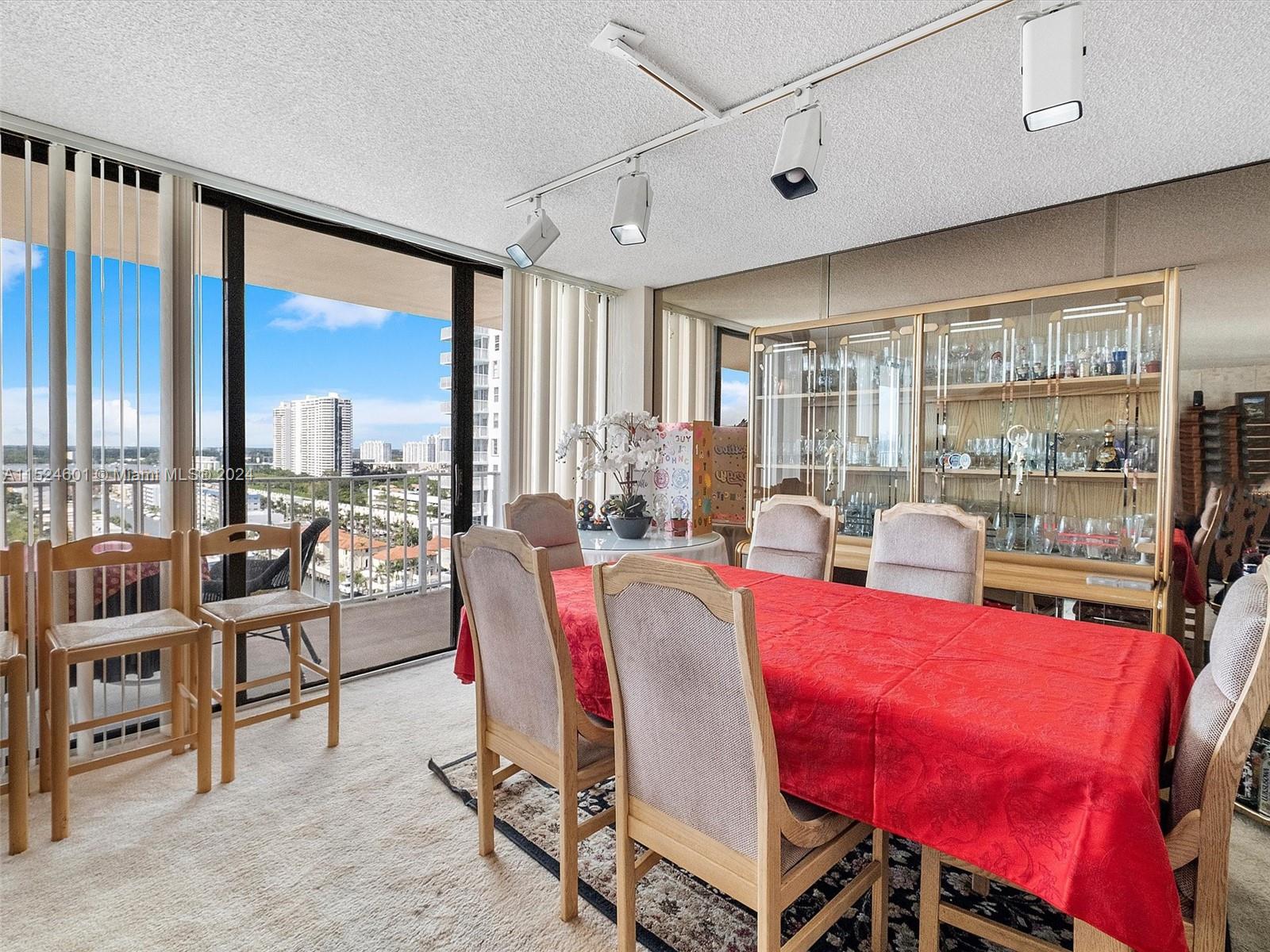 WINSTON TOWERS 700 CONDO - Residential