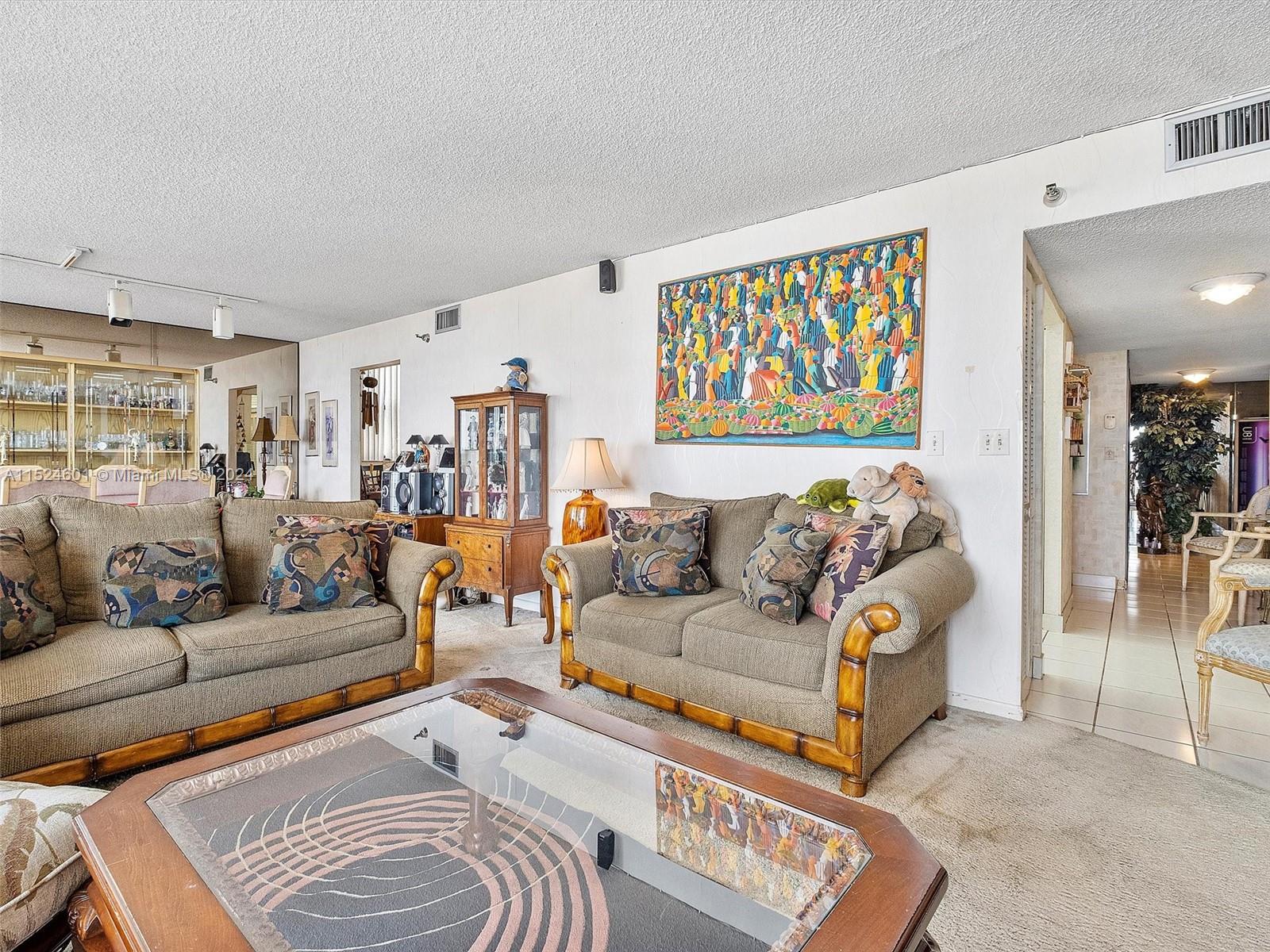 WINSTON TOWERS 700 CONDO - Residential