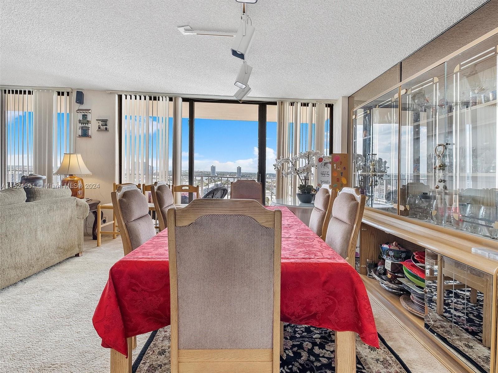WINSTON TOWERS 700 CONDO - Residential