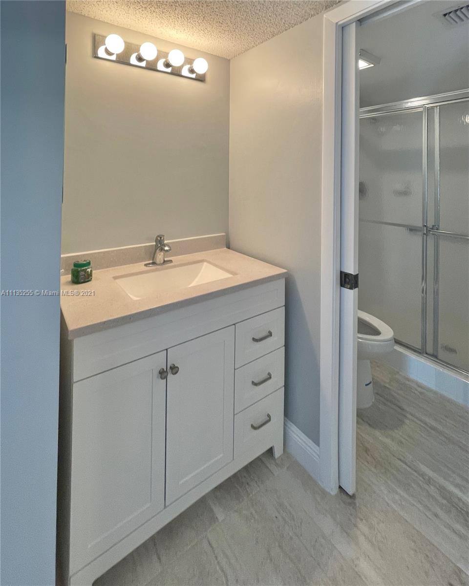 TRENT F CONDO - Residential Lease