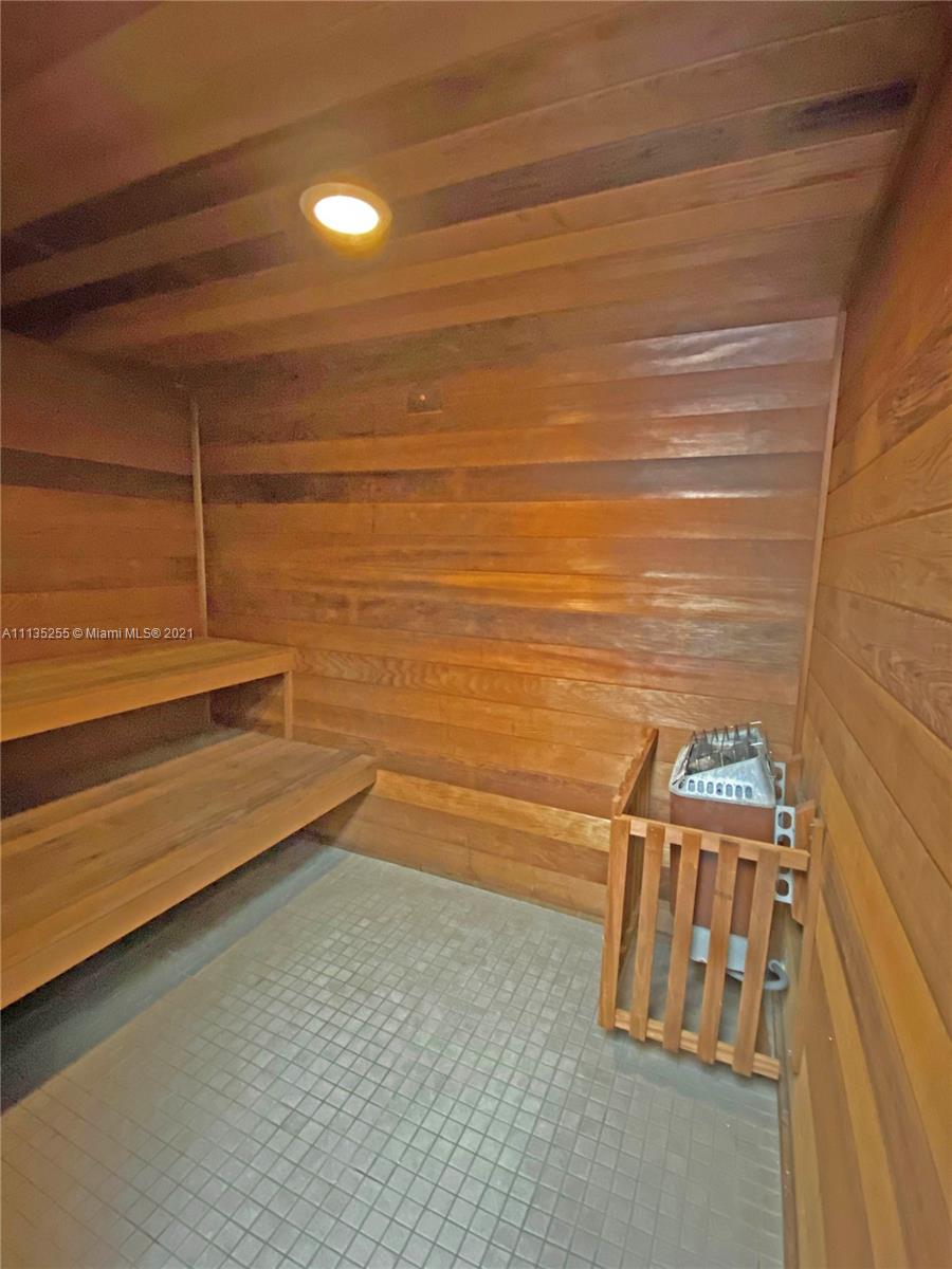 TRENT F CONDO - Residential Lease