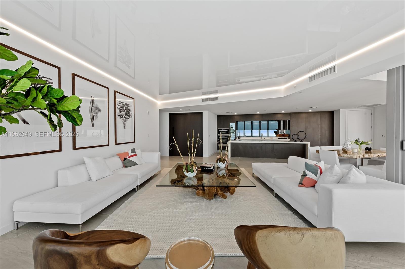 PARAMOUNT MIAMI WORLDCENT - Residential Lease