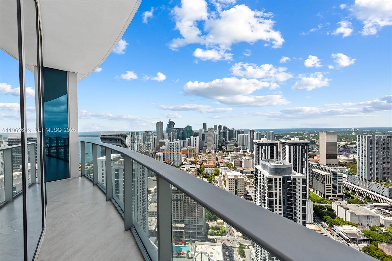 PARAMOUNT MIAMI WORLDCENT - Residential Lease
