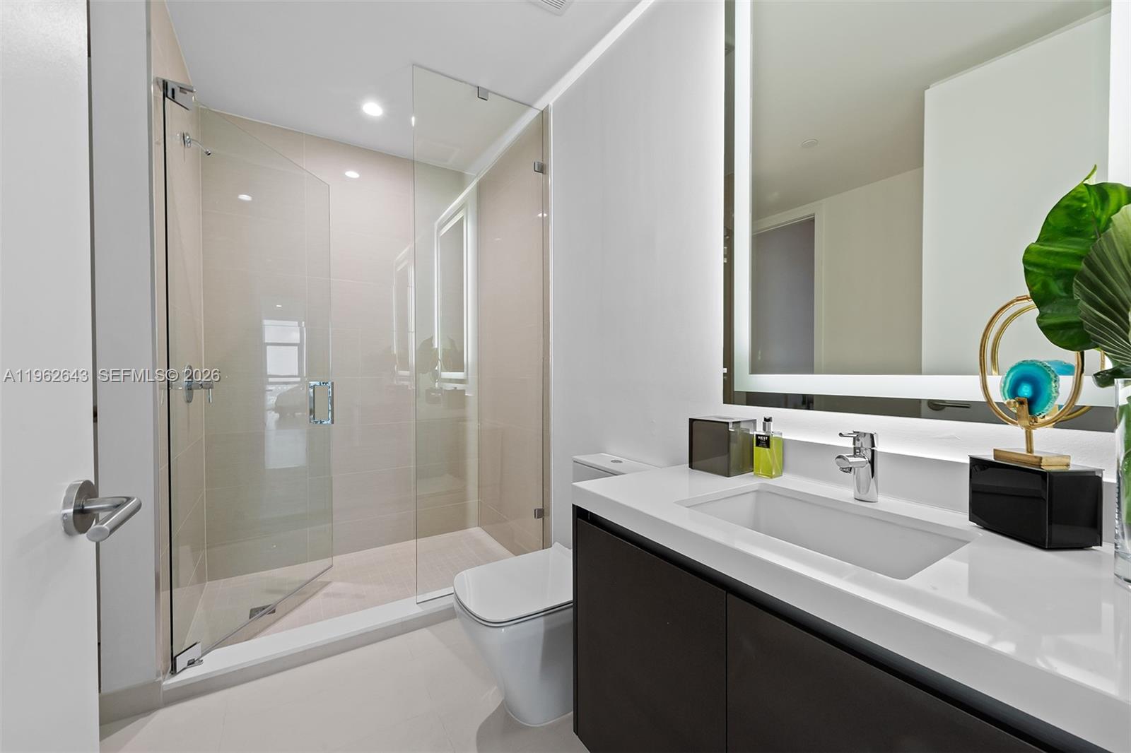 PARAMOUNT MIAMI WORLDCENT - Residential Lease