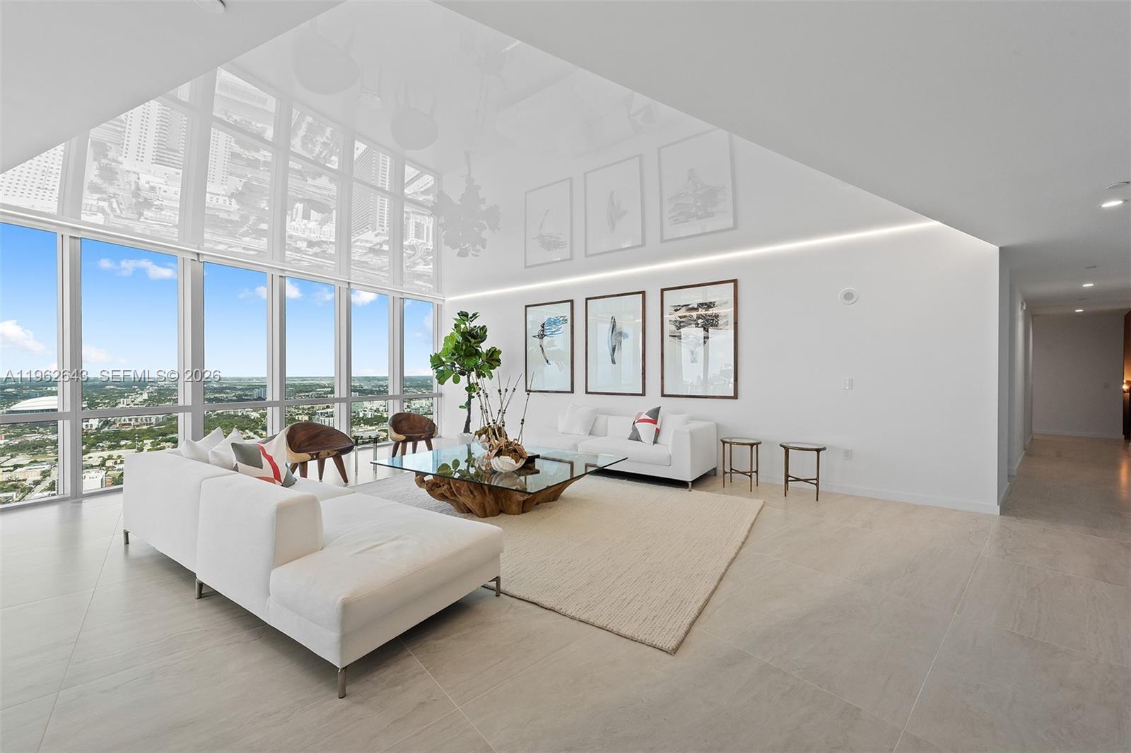 PARAMOUNT MIAMI WORLDCENT - Residential Lease
