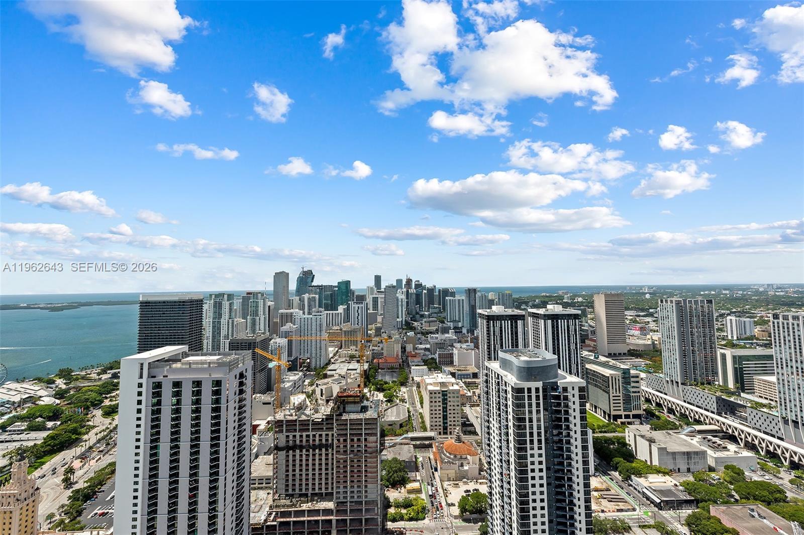 PARAMOUNT MIAMI WORLDCENT - Residential Lease