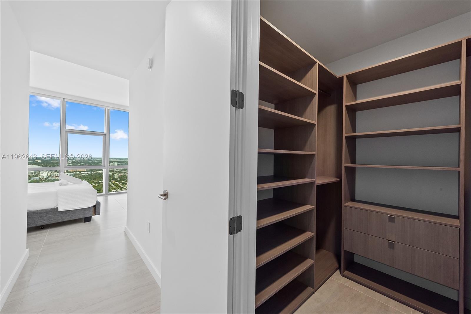 PARAMOUNT MIAMI WORLDCENT - Residential Lease