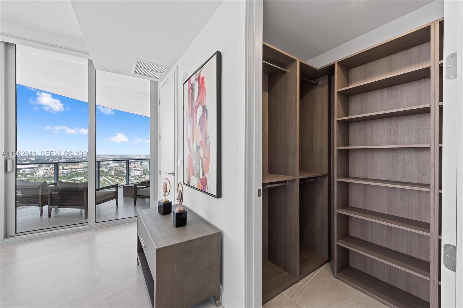 PARAMOUNT MIAMI WORLDCENT - Residential Lease