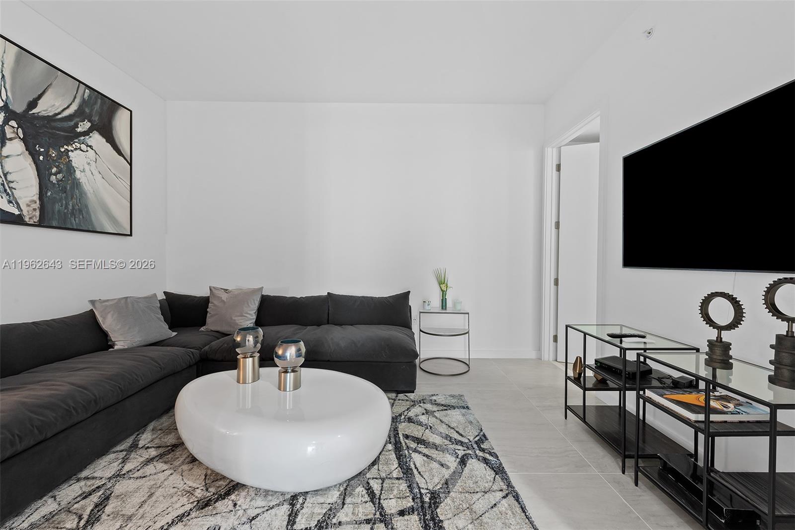 PARAMOUNT MIAMI WORLDCENT - Residential Lease