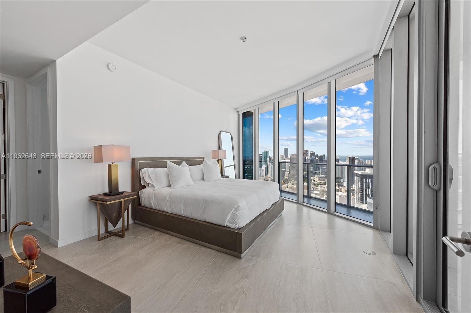 PARAMOUNT MIAMI WORLDCENT - Residential Lease