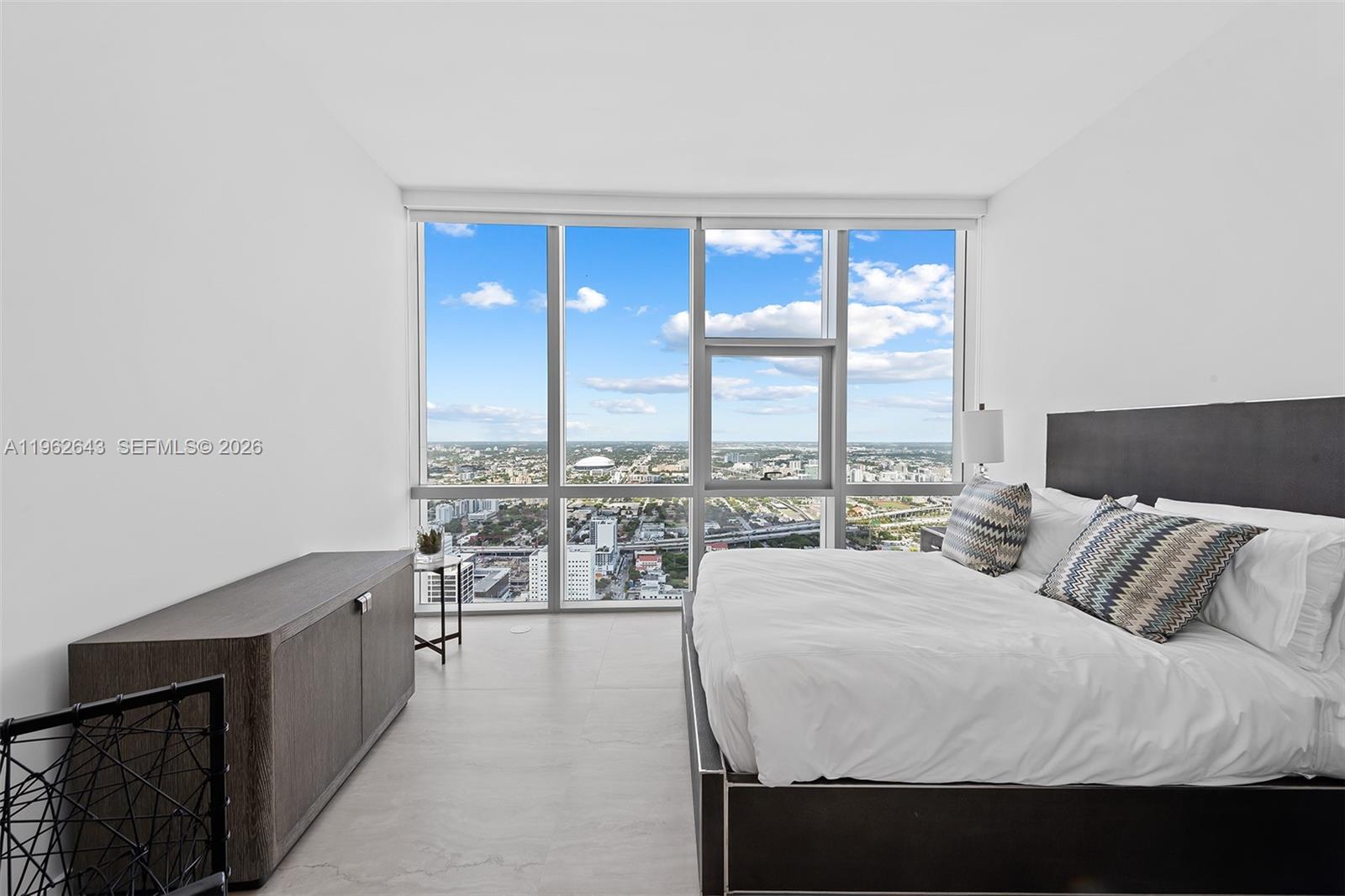 PARAMOUNT MIAMI WORLDCENT - Residential Lease