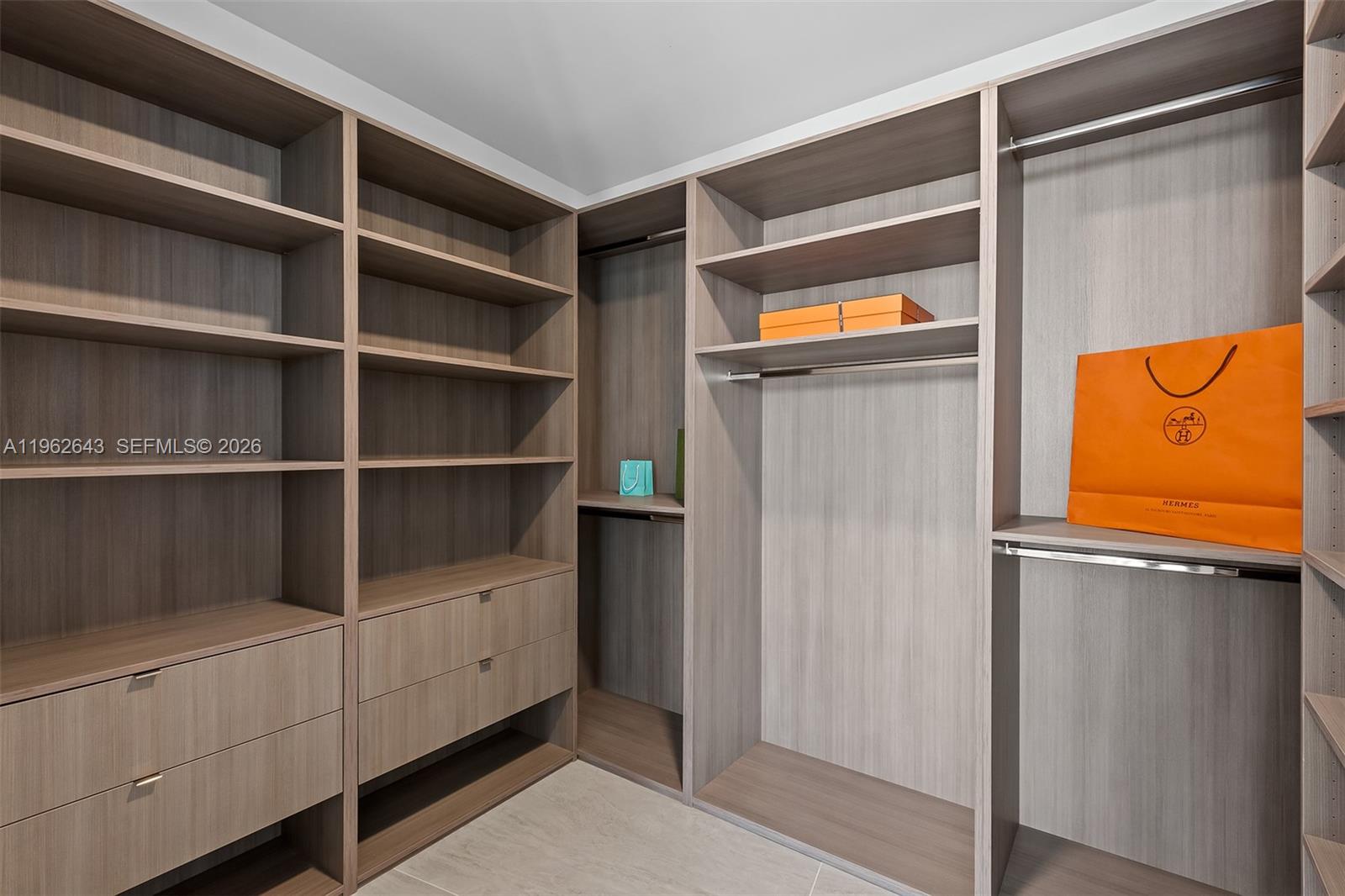 PARAMOUNT MIAMI WORLDCENT - Residential Lease
