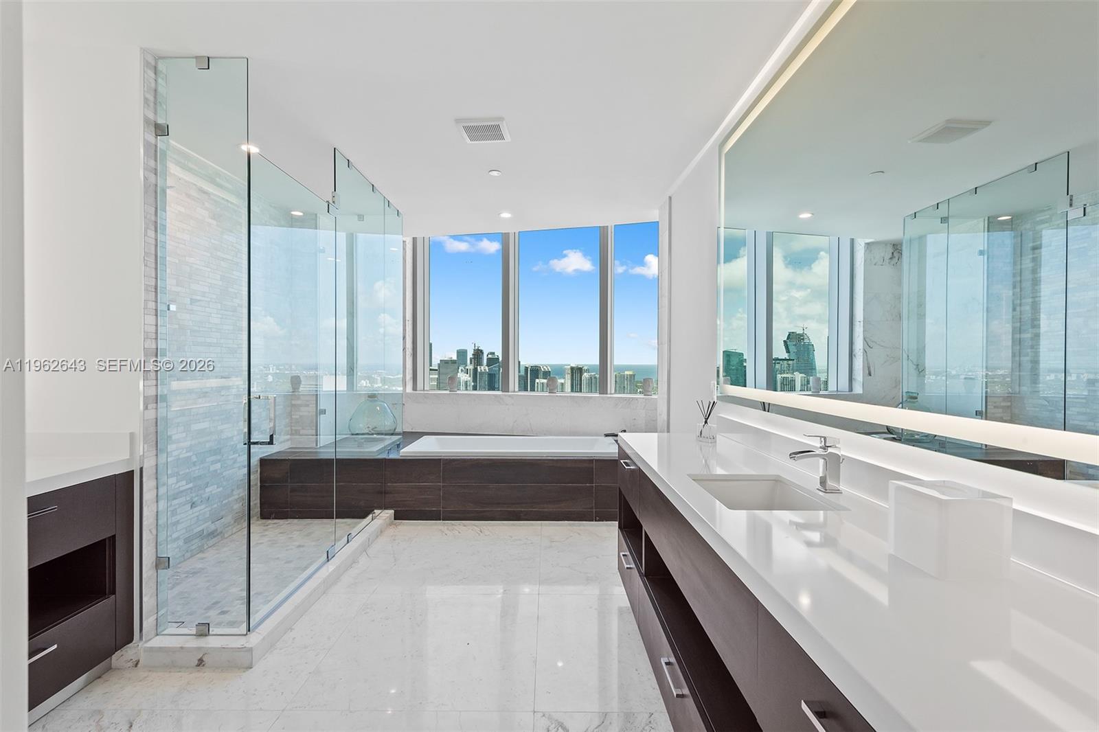 PARAMOUNT MIAMI WORLDCENT - Residential Lease