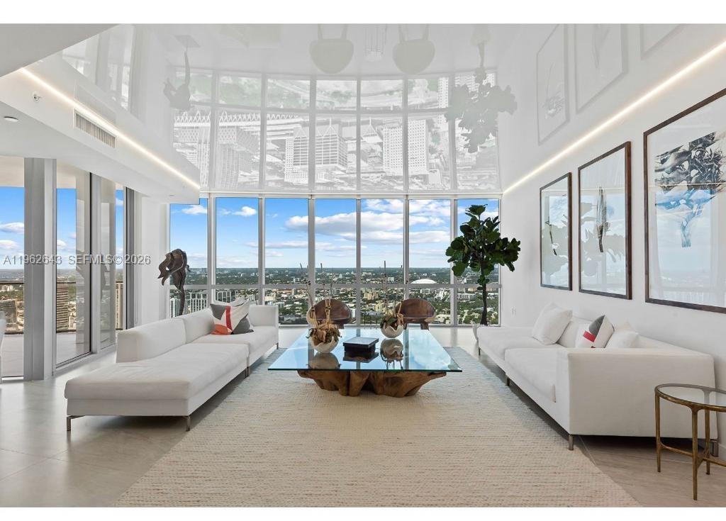 PARAMOUNT MIAMI WORLDCENT - Residential Lease