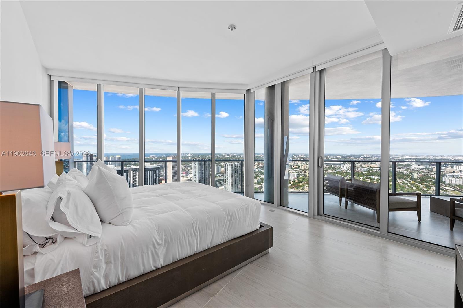PARAMOUNT MIAMI WORLDCENT - Residential Lease