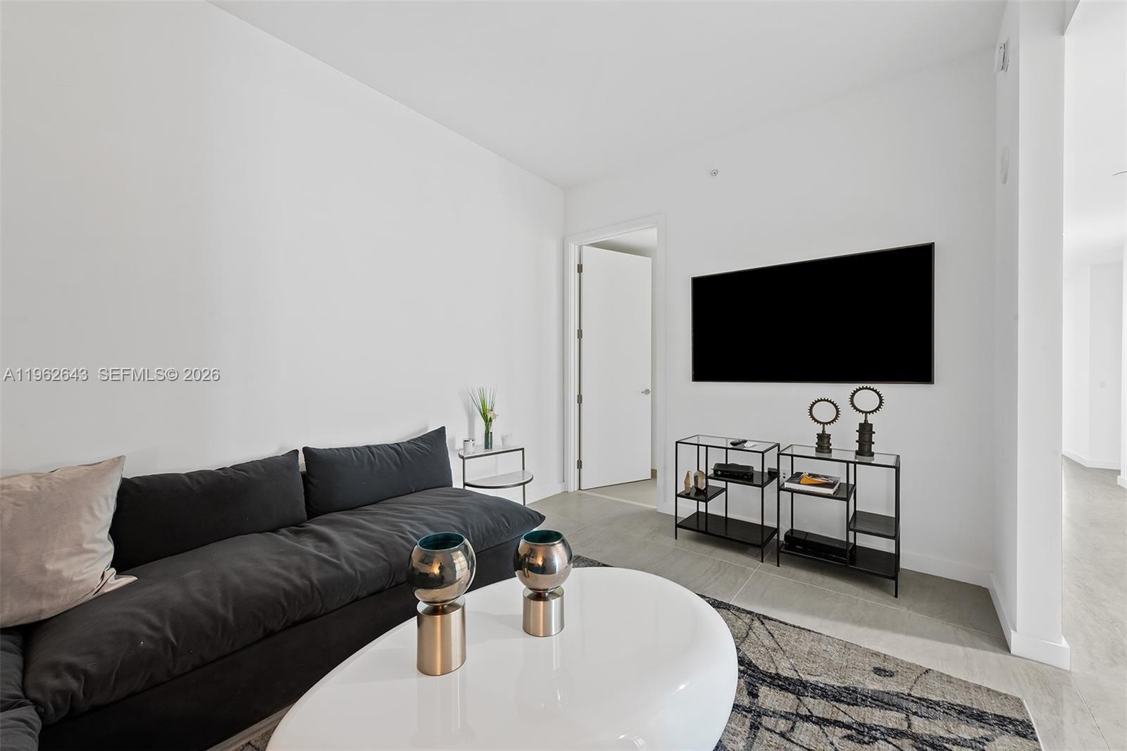 PARAMOUNT MIAMI WORLDCENT - Residential Lease