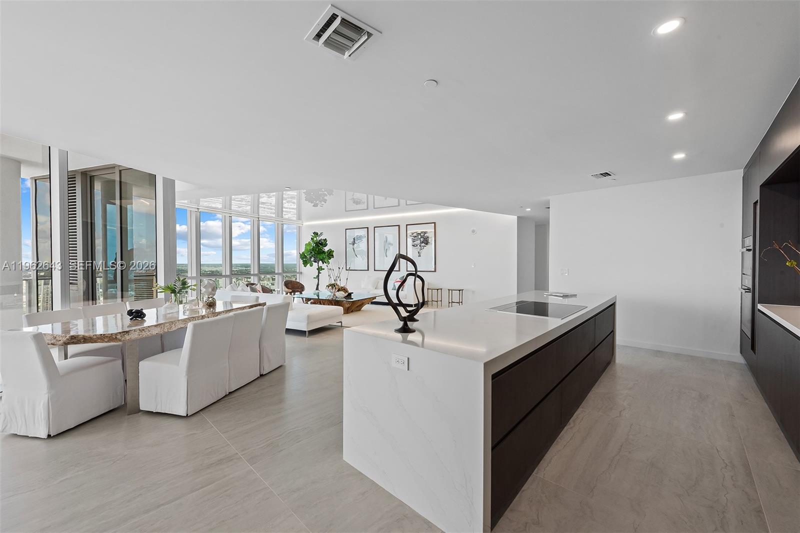 PARAMOUNT MIAMI WORLDCENT - Residential Lease