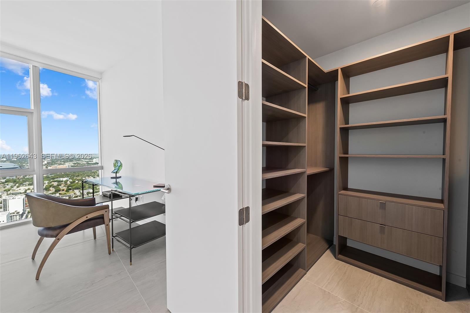 PARAMOUNT MIAMI WORLDCENT - Residential Lease