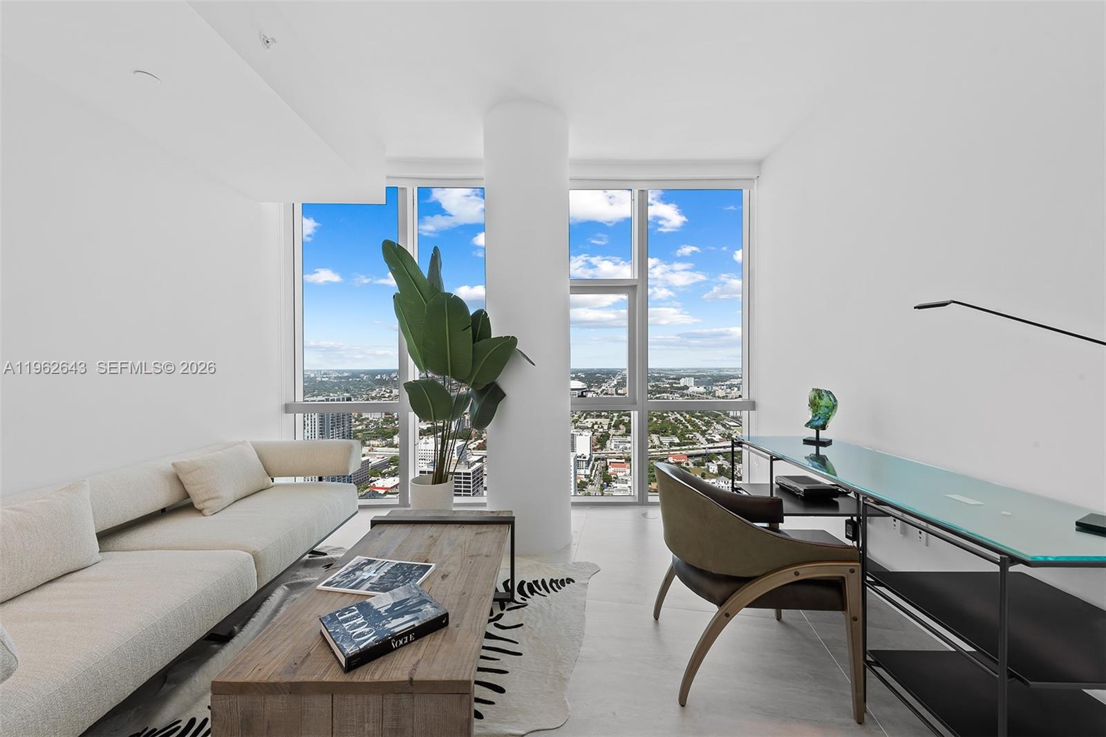 PARAMOUNT MIAMI WORLDCENT - Residential Lease