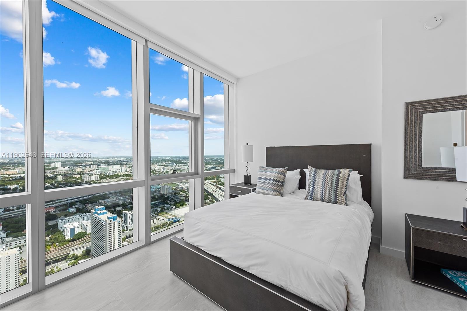 PARAMOUNT MIAMI WORLDCENT - Residential Lease