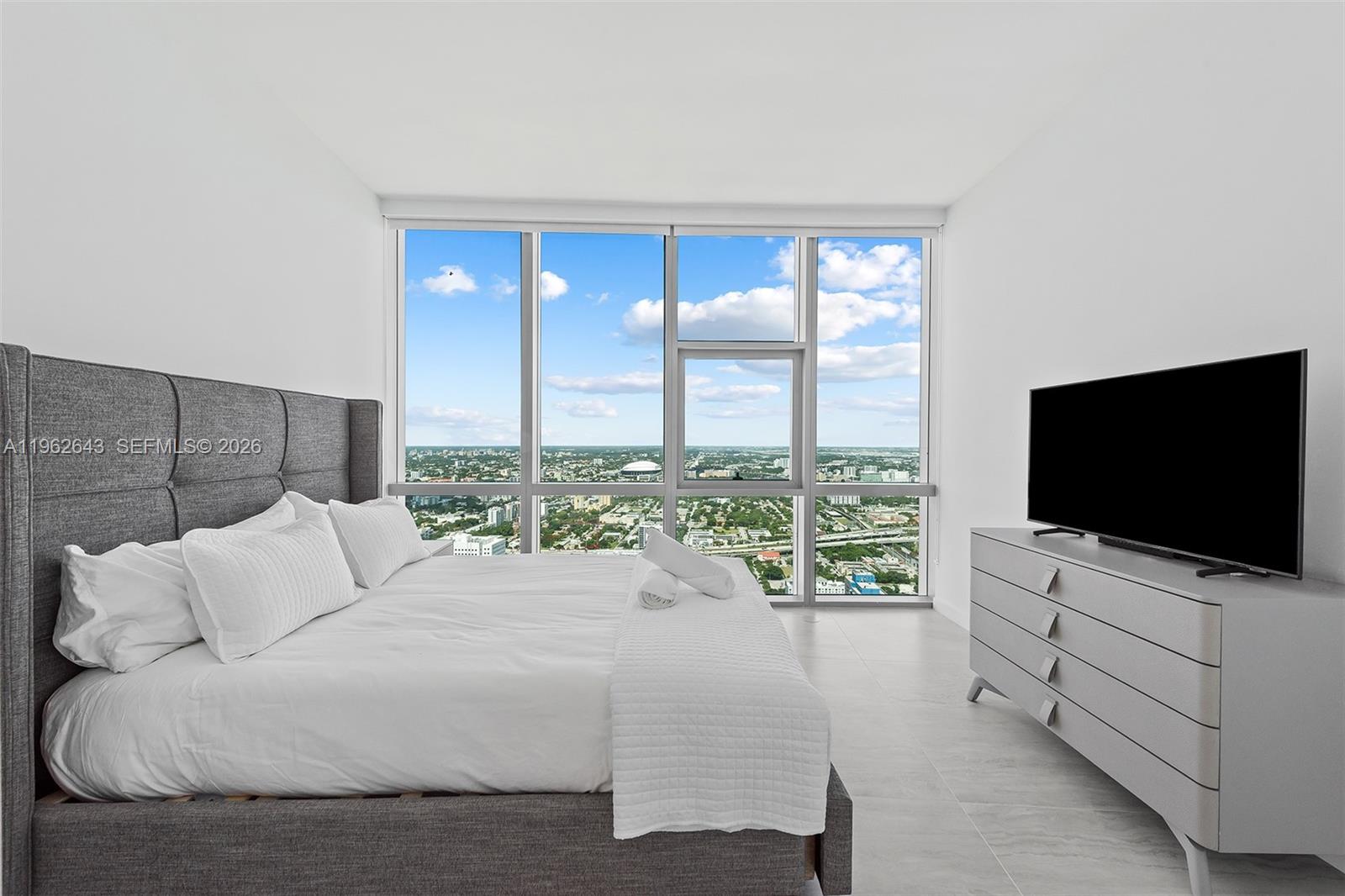 PARAMOUNT MIAMI WORLDCENT - Residential Lease