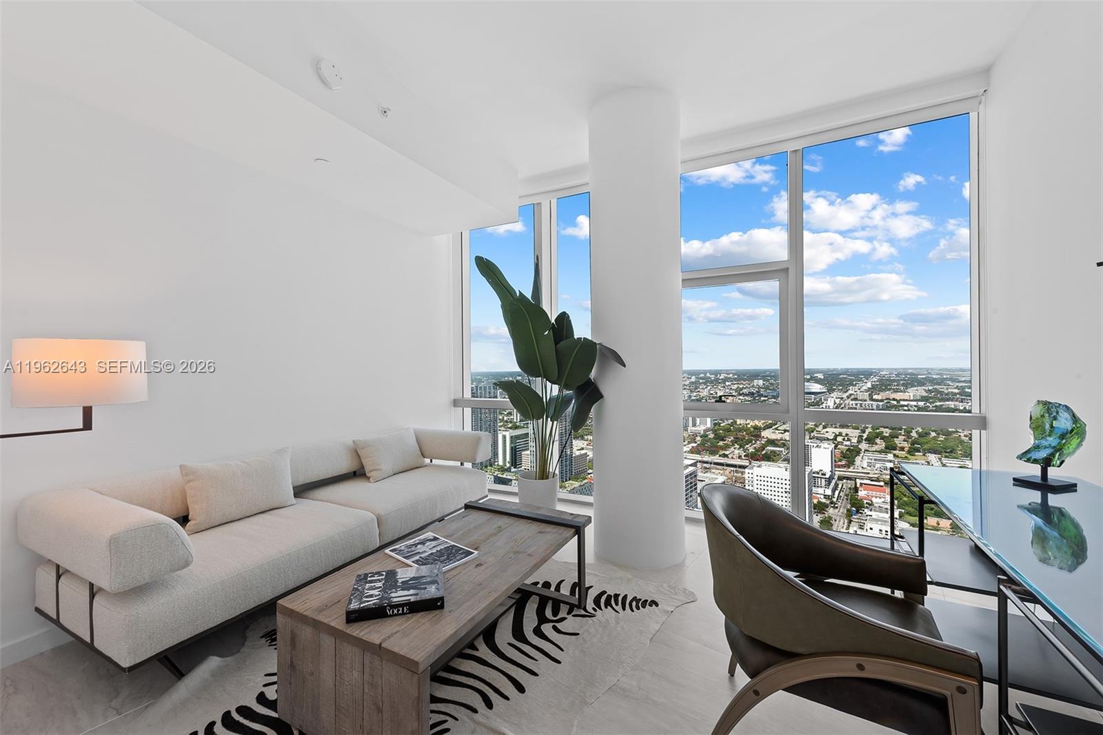 PARAMOUNT MIAMI WORLDCENT - Residential Lease