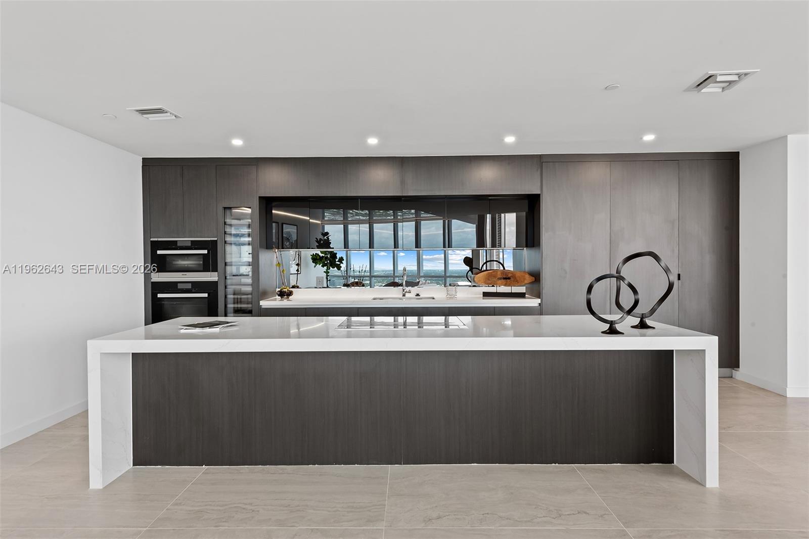 PARAMOUNT MIAMI WORLDCENT - Residential Lease