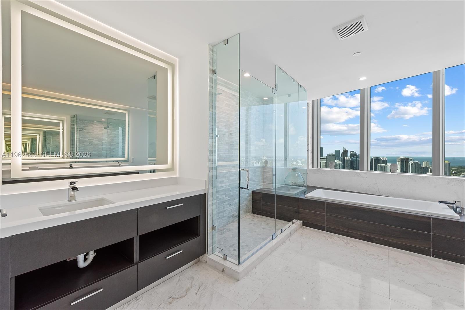 PARAMOUNT MIAMI WORLDCENT - Residential Lease