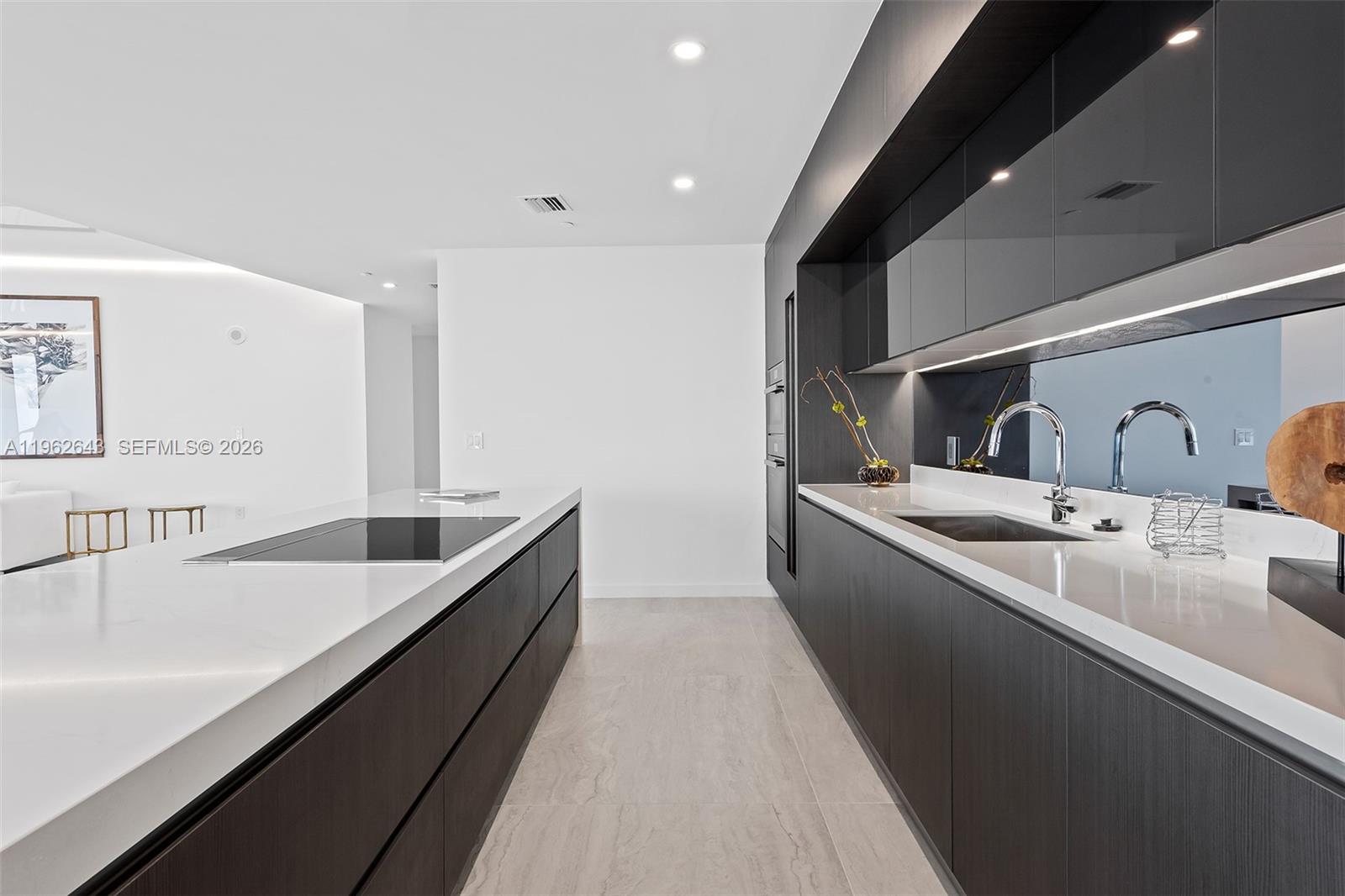 PARAMOUNT MIAMI WORLDCENT - Residential Lease