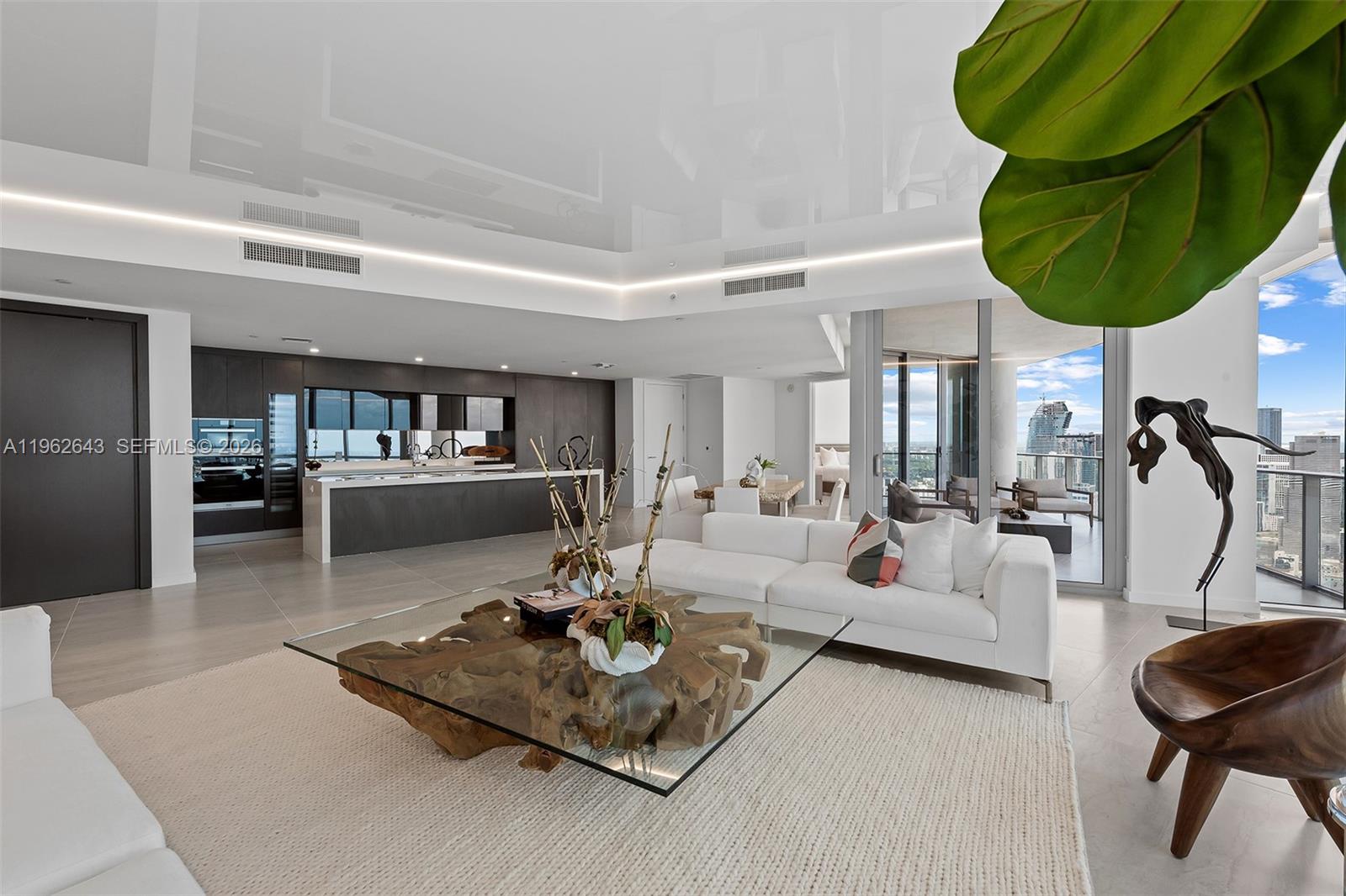 PARAMOUNT MIAMI WORLDCENT - Residential Lease