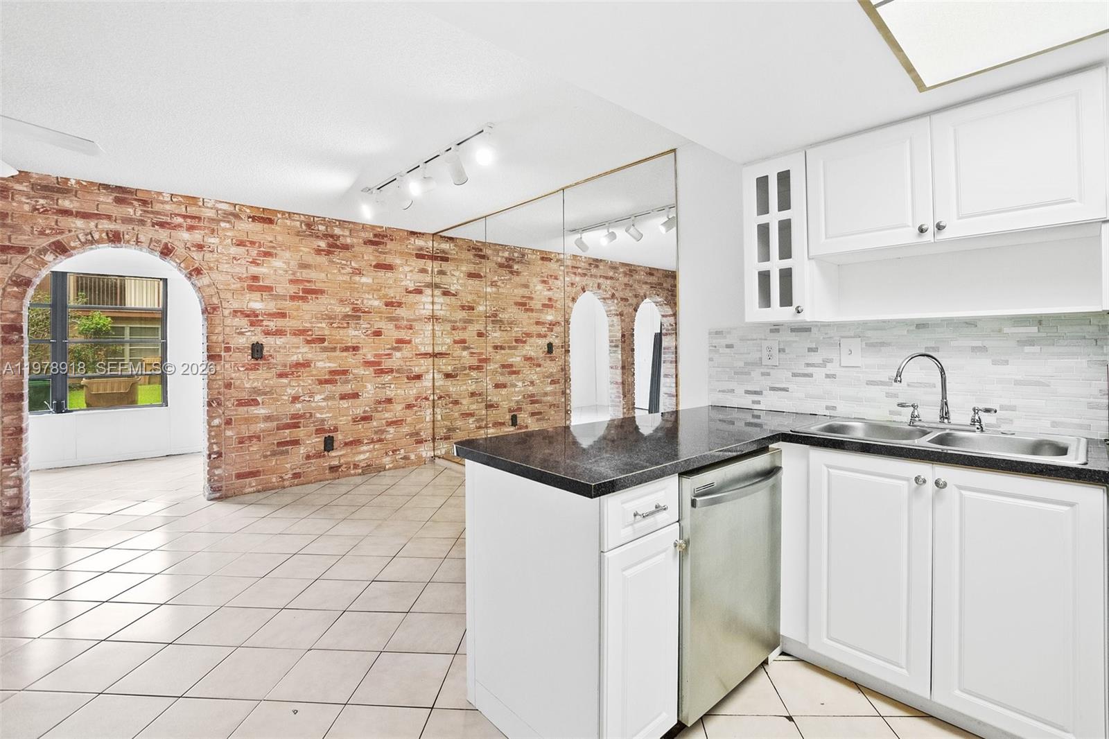 VALENCIA VILLAGE CONDO PH - Residential