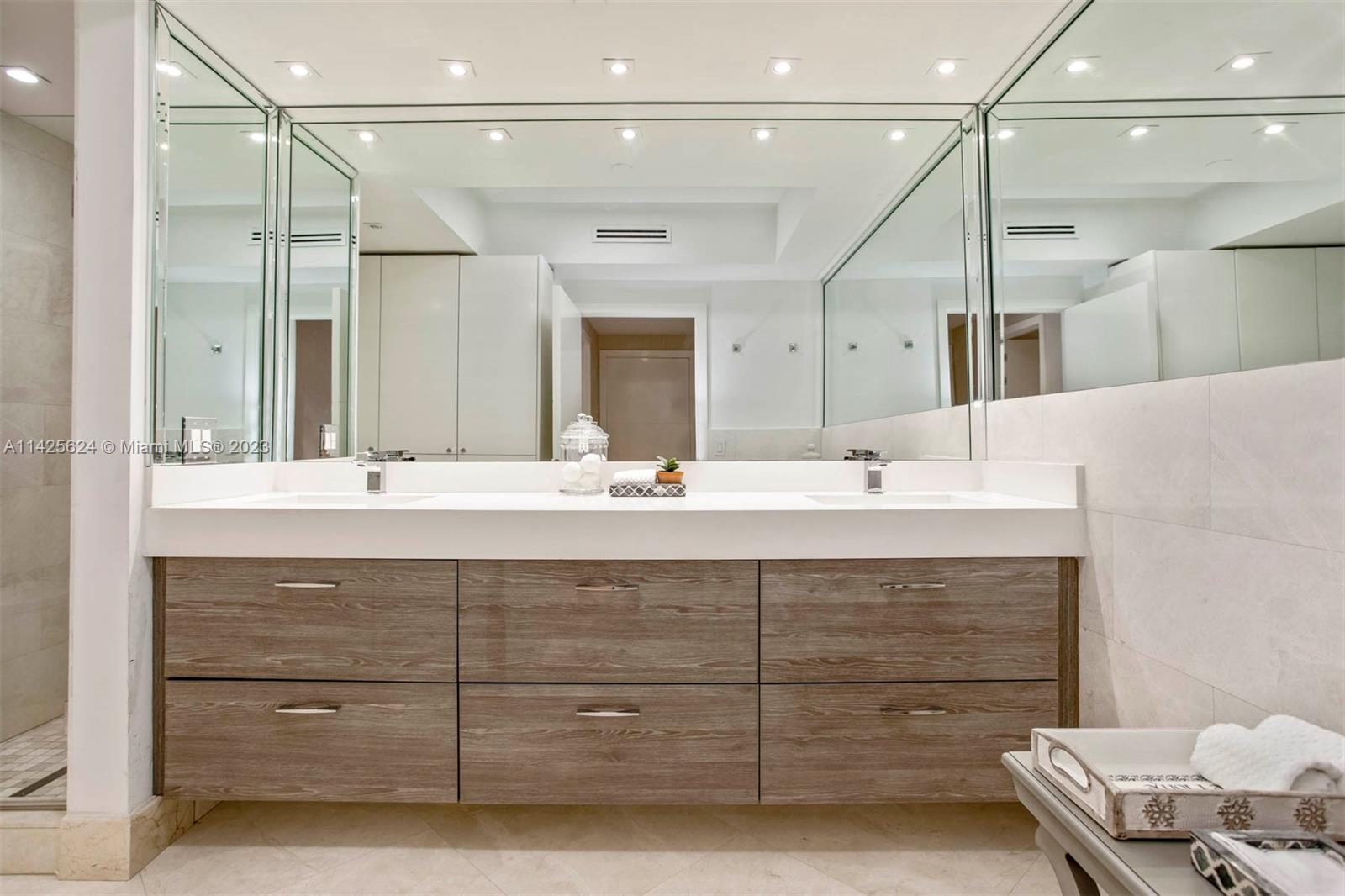 GREEN DIAMOND CONDO - Residential Lease