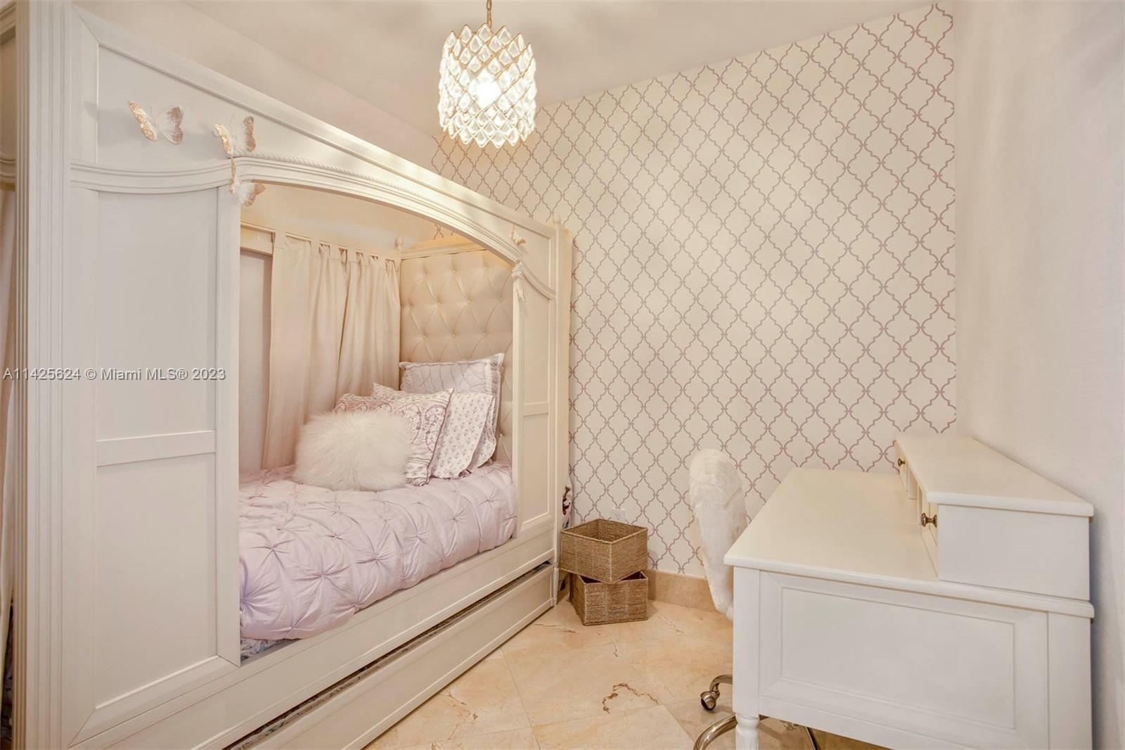 GREEN DIAMOND CONDO - Residential Lease