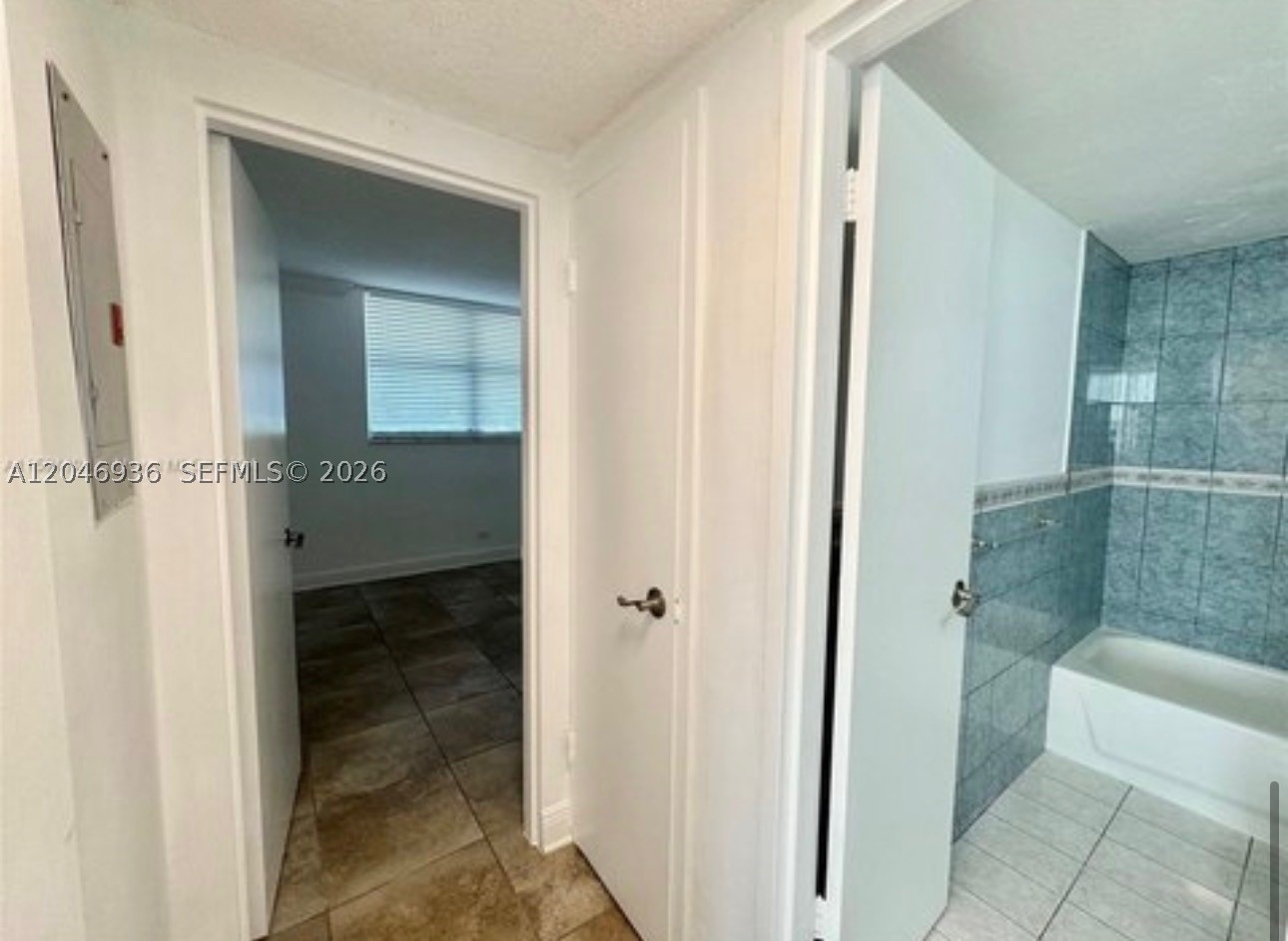 EASTERN SHORES WHITE HOUS - Residential