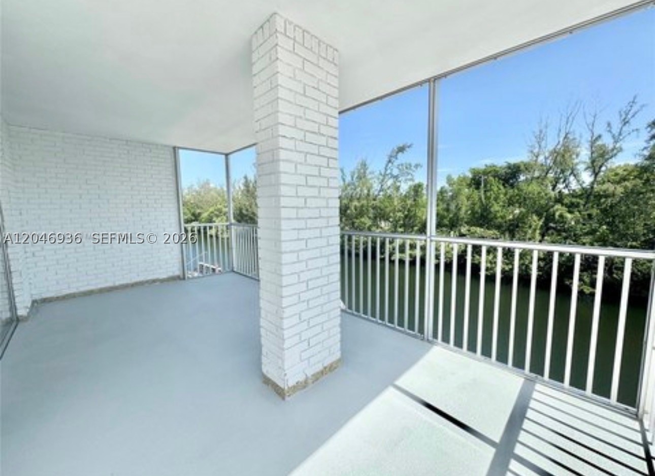 EASTERN SHORES WHITE HOUS - Residential