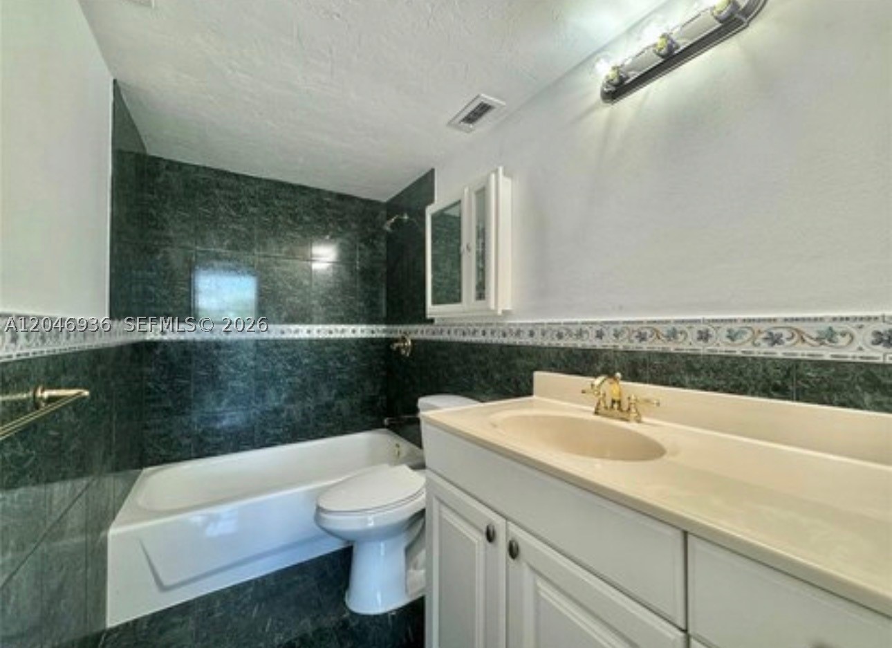 EASTERN SHORES WHITE HOUS - Residential